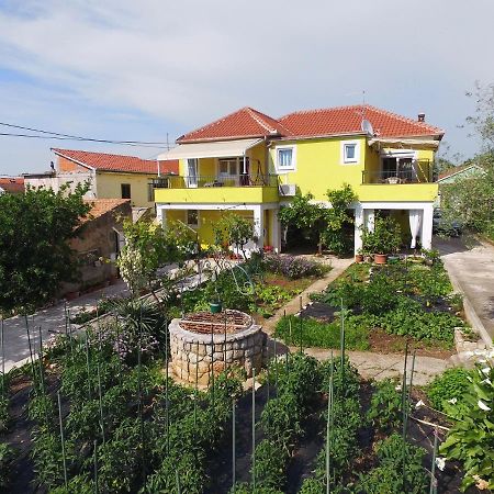 Senkini Dvori Apartment Sutomiscica Exterior photo