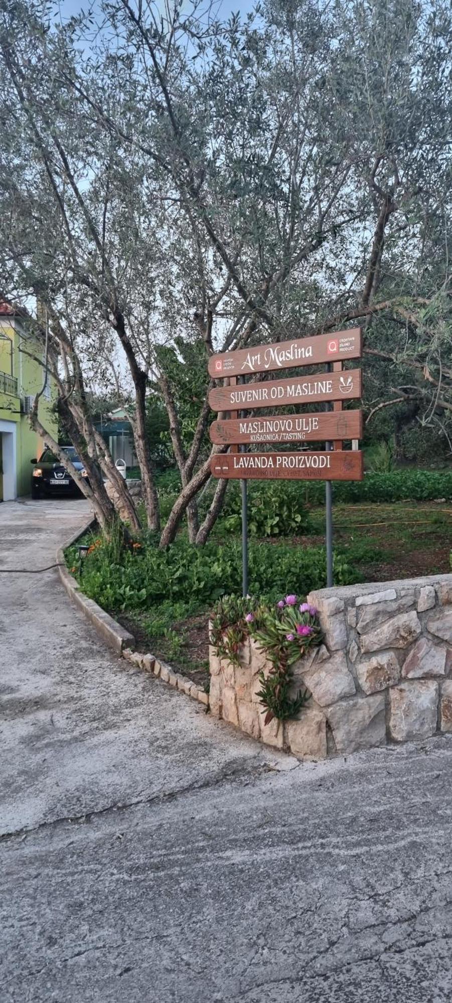 Senkini Dvori Apartment Sutomiscica Exterior photo