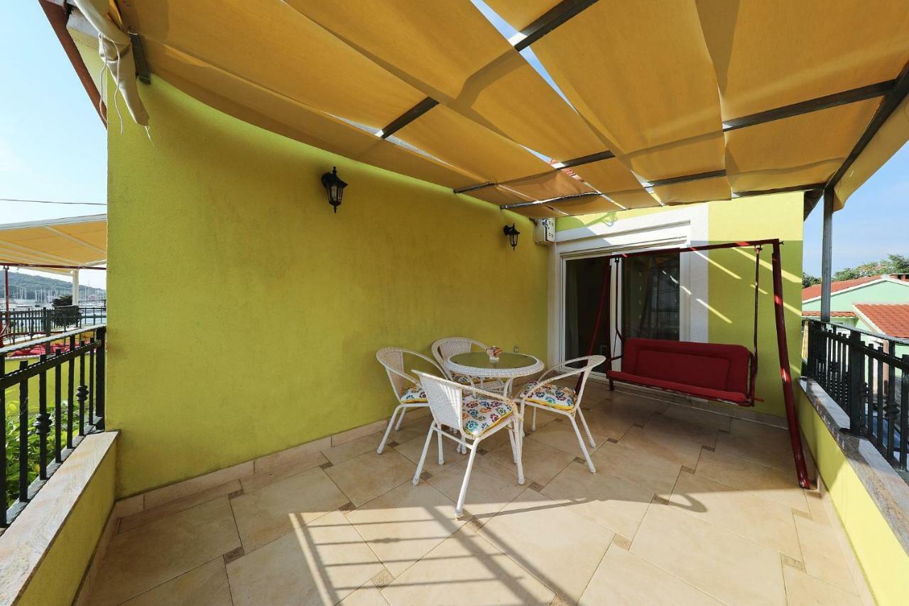 Senkini Dvori Apartment Sutomiscica Exterior photo